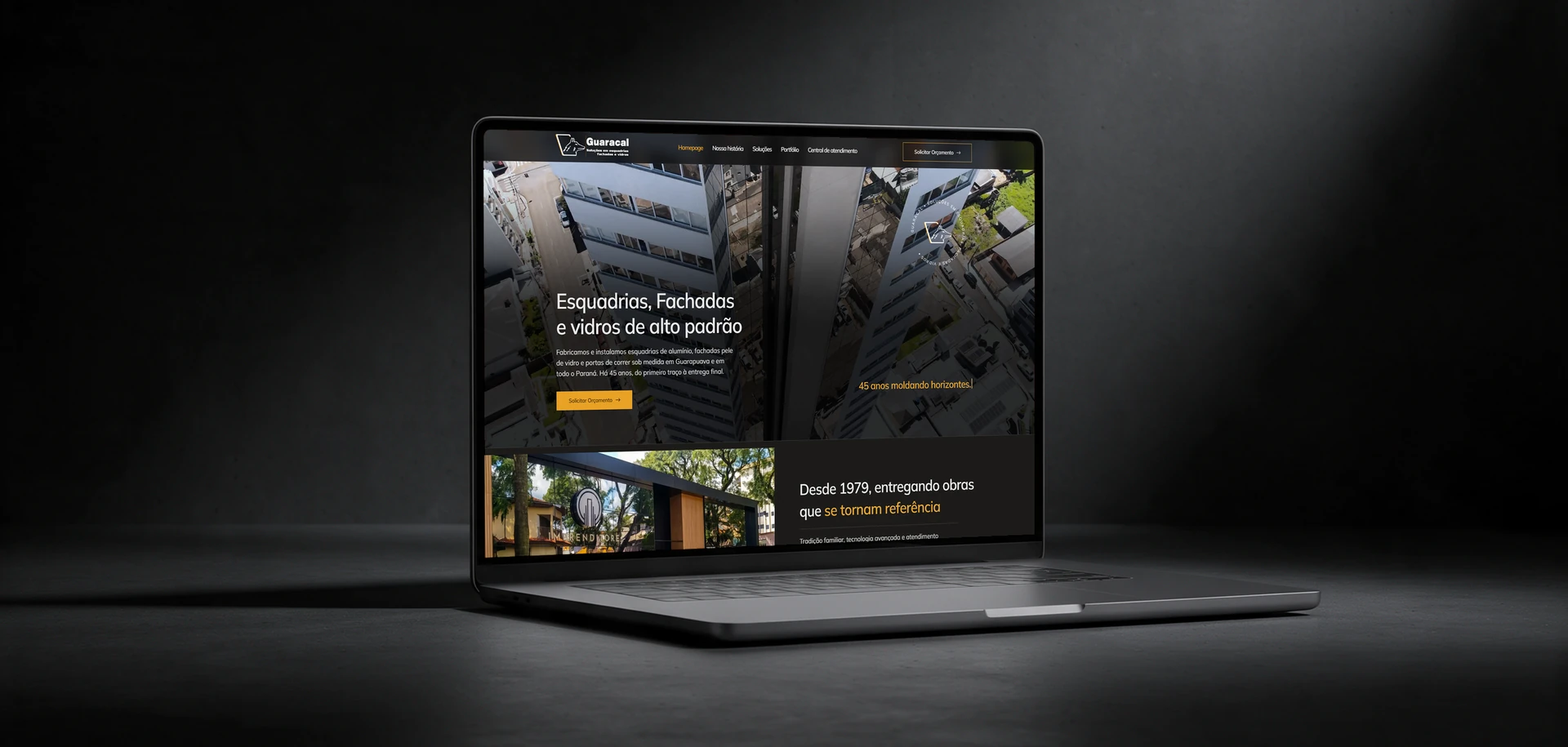 Site Guaracal aberto em um notebook