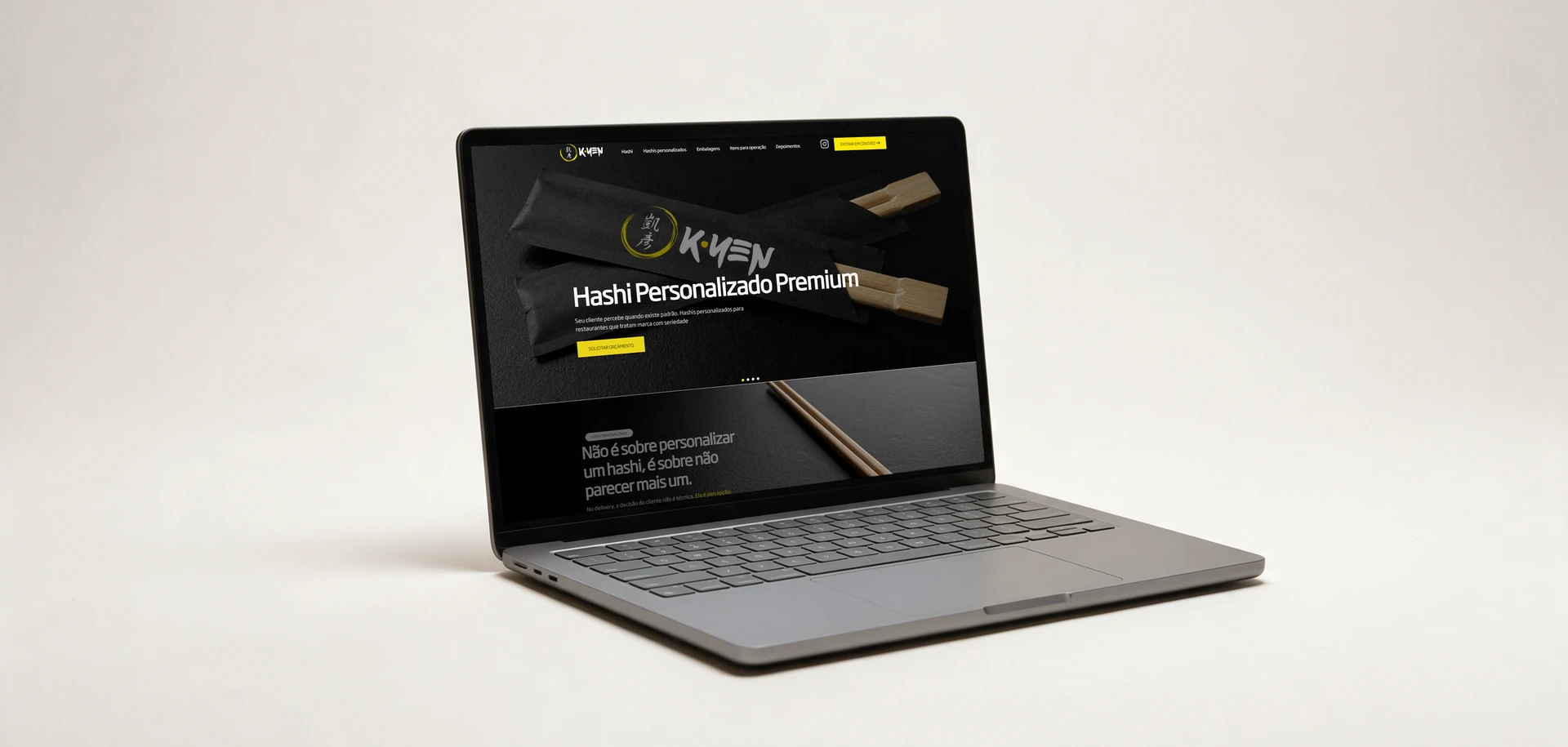 Site Kyen Pack aberto em um notebook