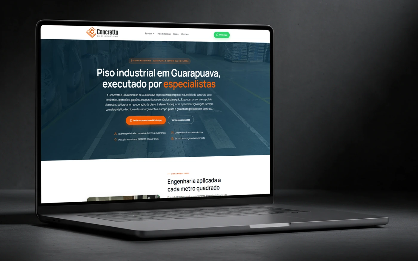 Site Concretta Pisos em um notebook