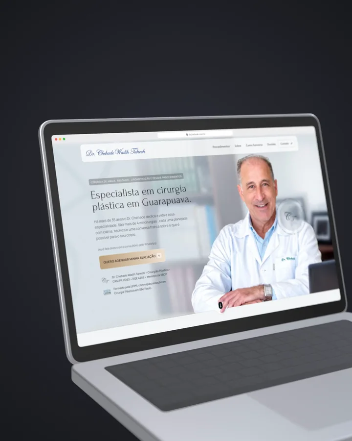 Site Dr. Chehade aberto em um notebook