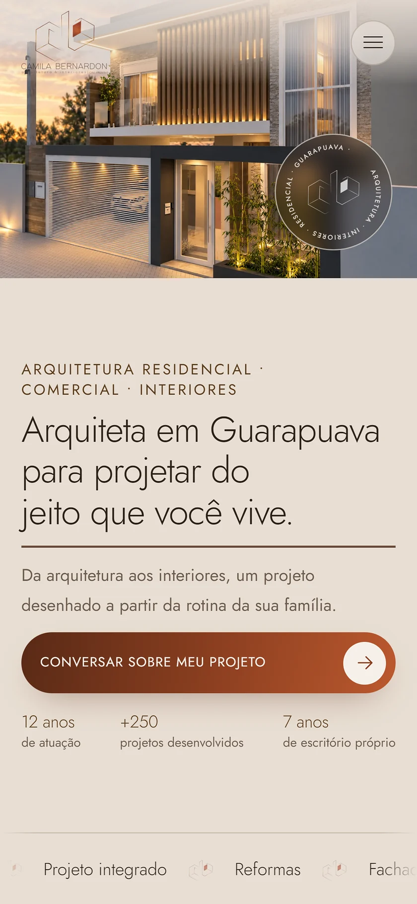 Página de Camila Bernardon, arquiteta em Guarapuava, aberta no celular